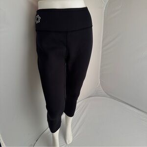 Zaggora black thermo fit technology neoprene pull-on capri length hot pants
